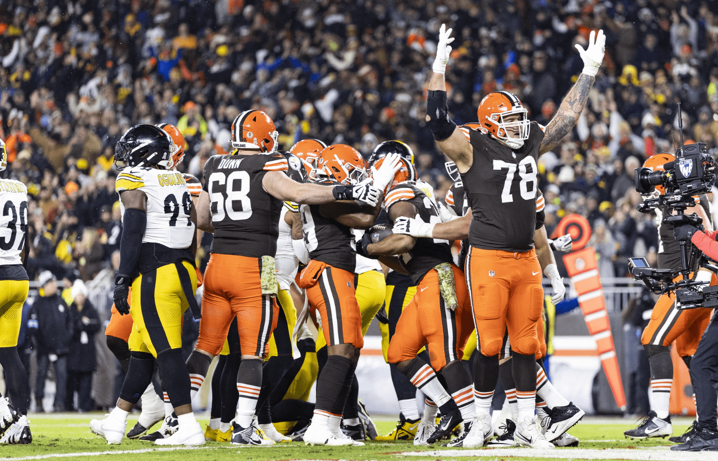 Nov 21, 2024; Cleveland, Ohio, USA; Cleveland Browns offensive tackle Jack Conklin (78) and the offense celebrate a team touchdown against the Pittsburgh Steelers during the second quarter at Huntington Bank Field Stadium. Mandatory Credit: Scott Galvin-Imagn Images