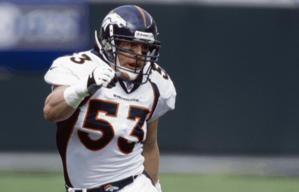 Oct 22, 2000; Cincinnati, OH, USA; Denver Broncos linebacker Bill Romanowski (53) in action against the Cincinnati Bengals at Paul Brown Stadium. The Bengals beat the Broncos 31-21. Mandatory Credit: Matthew Emmons-Imagn Images