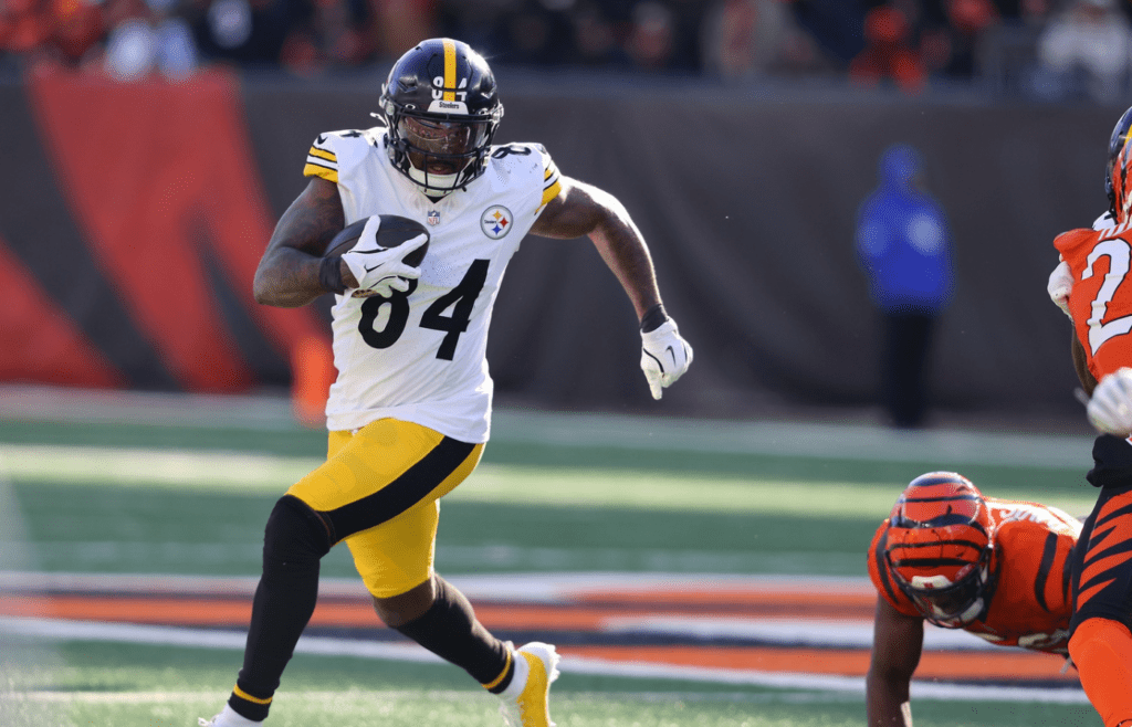 Dec 1, 2024; Cincinnati, Ohio, USA; Pittsburgh Steelers running back Cordarrelle Patterson (84) runs the ball during the first quarter against the Cincinnati Bengals at Paycor Stadium. Mandatory Credit: Joseph Maiorana-Imagn Images