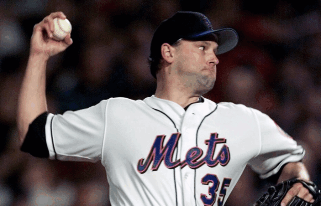 Oct 24, 2000; New York, NY, USA; Mets pitcher Rick Reed throws to the plate in the first inning of the third game of the World Series at Shea Stadium in New York.