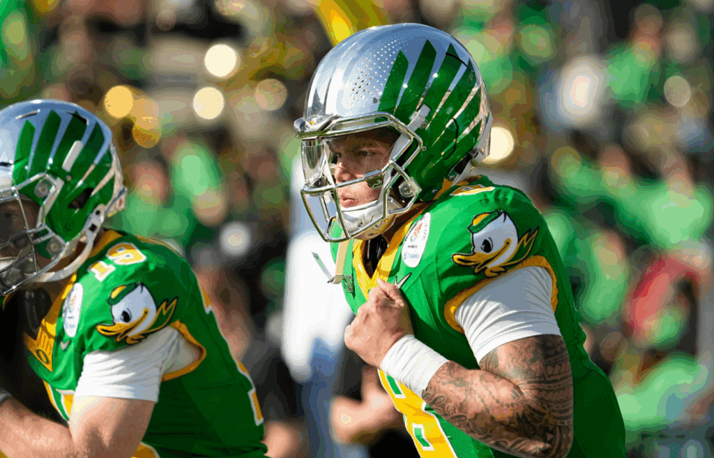 Oregon Ducks defensive back Dontae Manning (8) warms up during the College Football Playoff quarterfinal against the Ohio State Buckeyes at the Rose Bowl in Pasadena, Calif. on Jan. 1, 2025. Ohio State won 41-21.