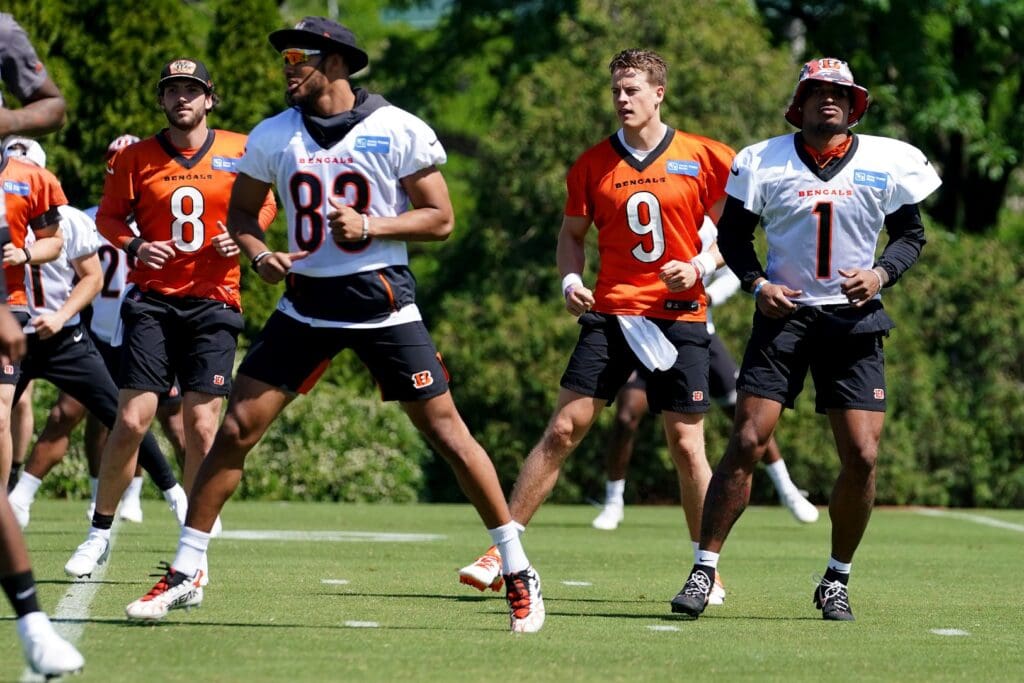Cincinnati Bengals quarterback Brandon Allen (8), wide receiver Tyler Boyd (83), quarterback Joe Burrow (9) and wide receiver JaÕMarr Chase (1) warm up during practice, Tuesday, May 17, 2022, at the Paul Brown Stadium practice fields in Cincinnati.
Cincinnati Bengals Practice May 17 0065