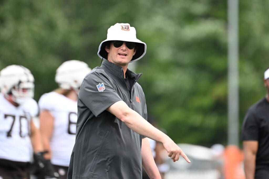 Aug 5, 2024; Cleveland Browns offensive coordinator Ken Dorsey during practice at the Browns training facility in Berea, Ohio. Mandatory Credit: Bob Donnan-USA TODAY Sports