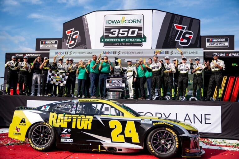 William Byron (24), crew members and sponsors pose for pictures after the NASCAR Cup Series Iowa Corn 350 on Aug. 3, 2025, at Iowa Speedway in Newton, Iowa. Byron (24) finished the race first.