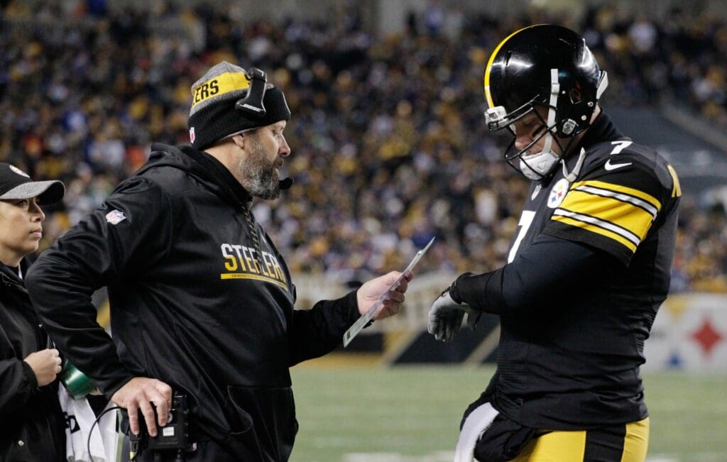 Dec 4, 2016; Pittsburgh, PA, USA; Pittsburgh Steelers offensive coordinator Todd Haley (left) and quarterback Ben Roethlisberger (7) confer on the sidelines against the New York Giants during the third quarter at Heinz Field. Pittsburgh won 24-14. Mandatory Credit: Charles LeClaire-USA TODAY Sports