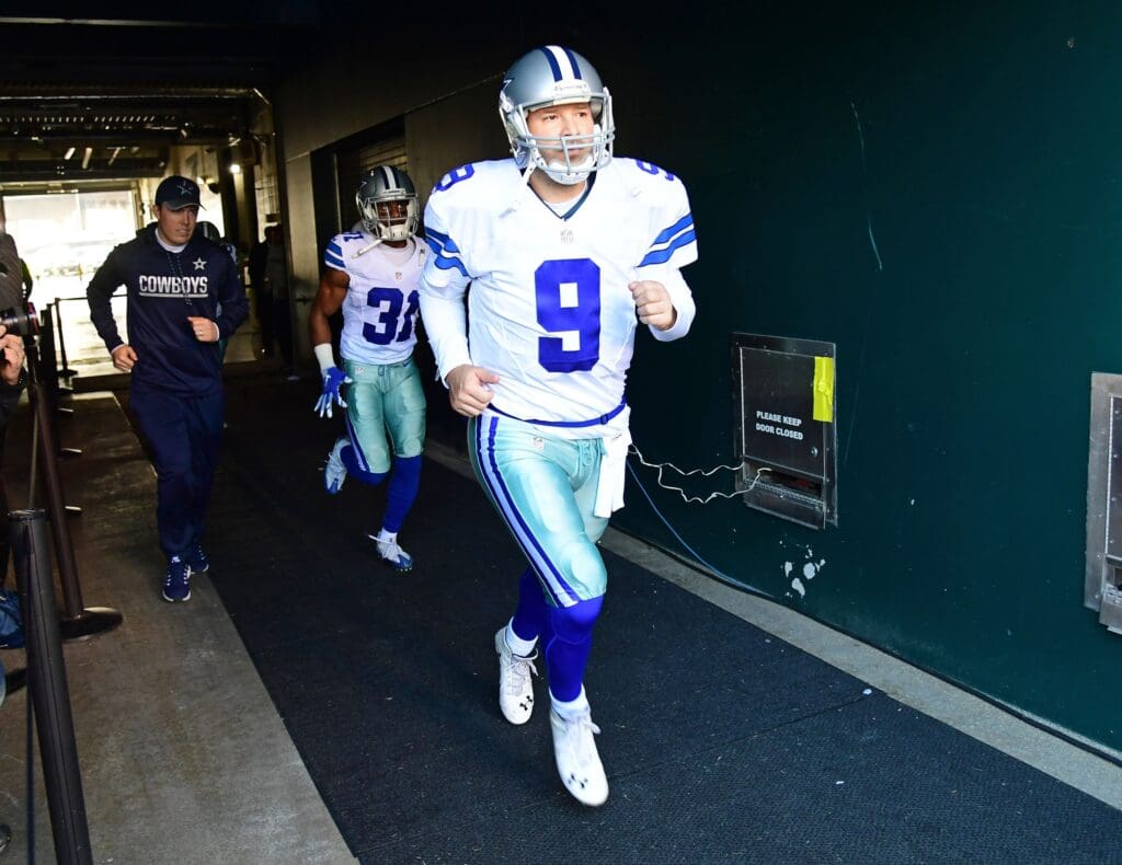 Jan 1, 2017; Philadelphia, PA, USA; Dallas Cowboys quarterback Tony Romo (9) runs onto the field during introductions before game against the Philadelphia Eagles at Lincoln Financial Field. Mandatory Credit: Eric Hartline-USA TODAY Sports