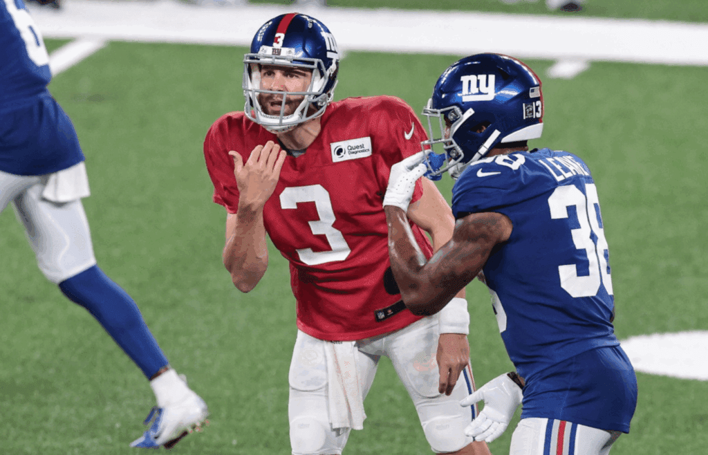 Aug 28, 2020; East Rutherford, New Jersey, USA; New York Giants quarterback Alex Tanney (3) signals in front of running back Javon Leake (38) during the second half of the Blue-White Scrimmage at MetLife Stadium. Mandatory Credit: Vincent Carchietta-Imagn Images