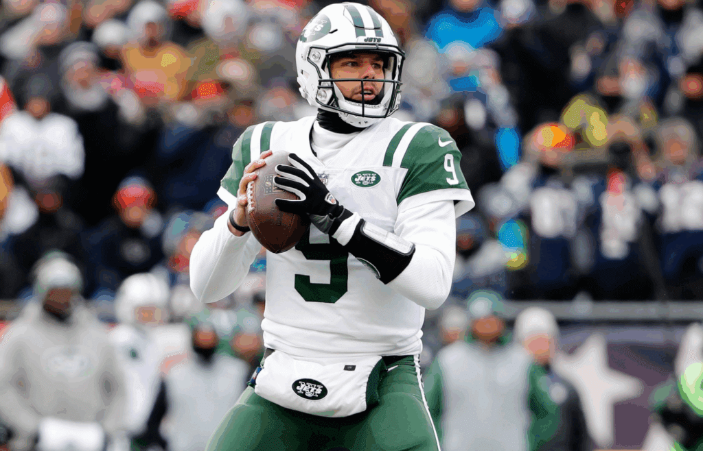 Dec 31, 2017; Foxborough, MA, USA; New York Jets quarterback Bryce Petty (9) during the second quarter against the New England Patriots at Gillette Stadium. Mandatory Credit: Winslow Townson-Imagn Images