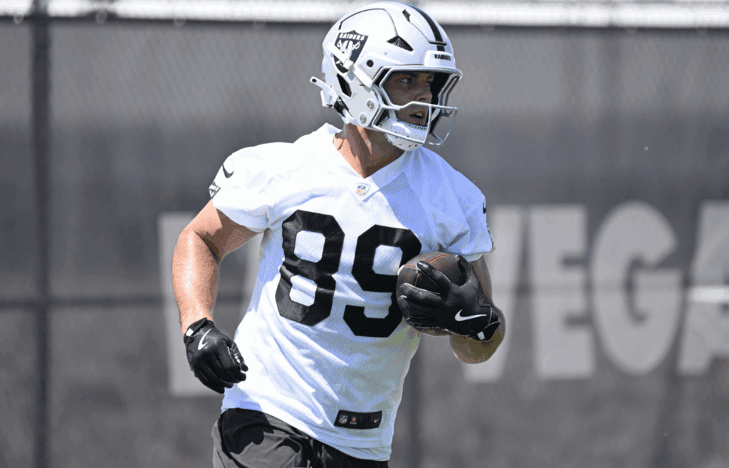 Jun 10, 2025; Henderson, NV, USA; Las Vegas Raiders tight end Brock Bowers (89) runs a drill during Las Vegas Raiders Minicamp at Intermountain Health Performance Center. Mandatory Credit: Candice Ward-Imagn Images