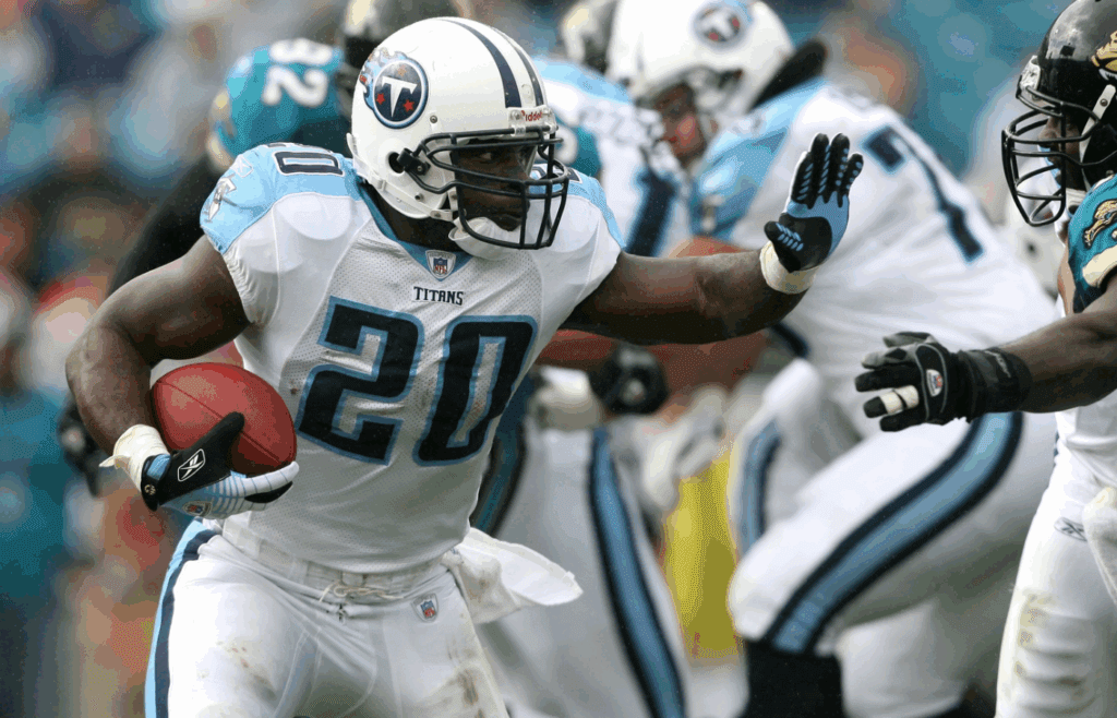 Nov 5, 2006; Jacksonville, FL, USA: Tennessee Titans running back (20) Travis Henry runs during the 1st quarter against the Jacksonville Jaguars at Alltel Stadium in Jacksonville, FL. Mandatory Credit: Jason Parkhurst-Imagn Images Copyright © 2006 Jason Parkhurst