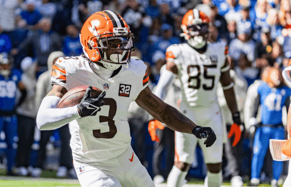 Oct 22, 2023; Indianapolis, Indiana, USA; Cleveland Browns wide receiver Marquise Goodwin (3) runs the ball in the second quarter against the Indianapolis Colts at Lucas Oil Stadium. Mandatory Credit: Trevor Ruszkowski-Imagn Images
